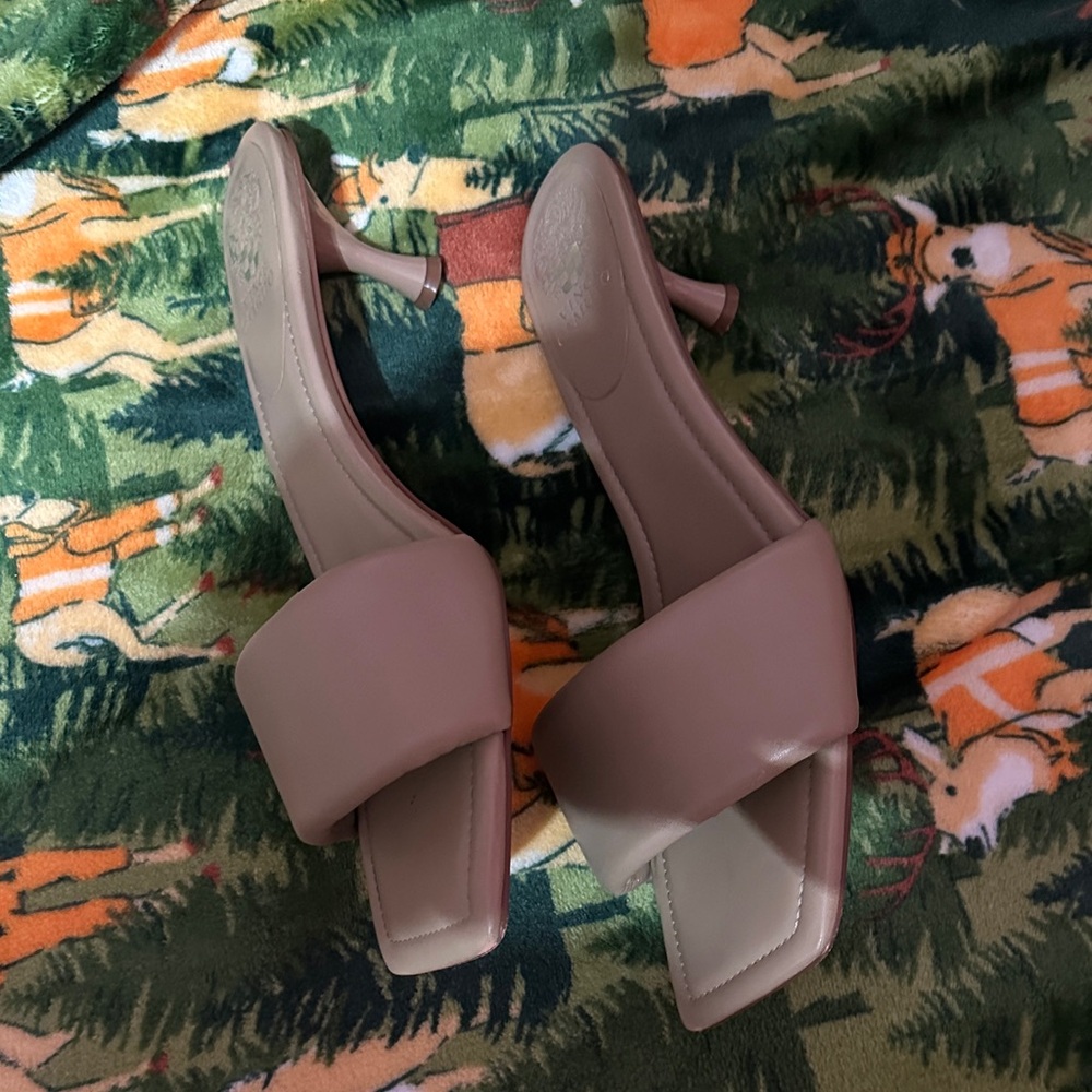 Vince Camuto Women's Beige Slide Sandals - Picture 2 of 3